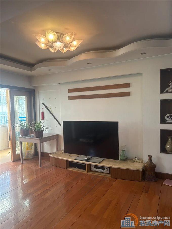 清泰公寓精装146.8平132万朝南车库