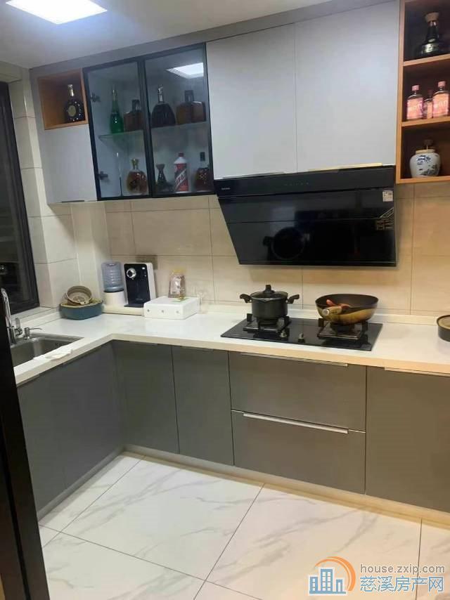 上笆里花苑142平精装3室车位168万