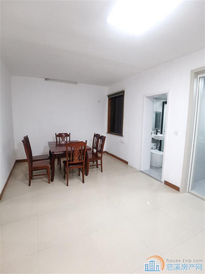 金山新村3楼72平+储藏间精装直接钥匙在