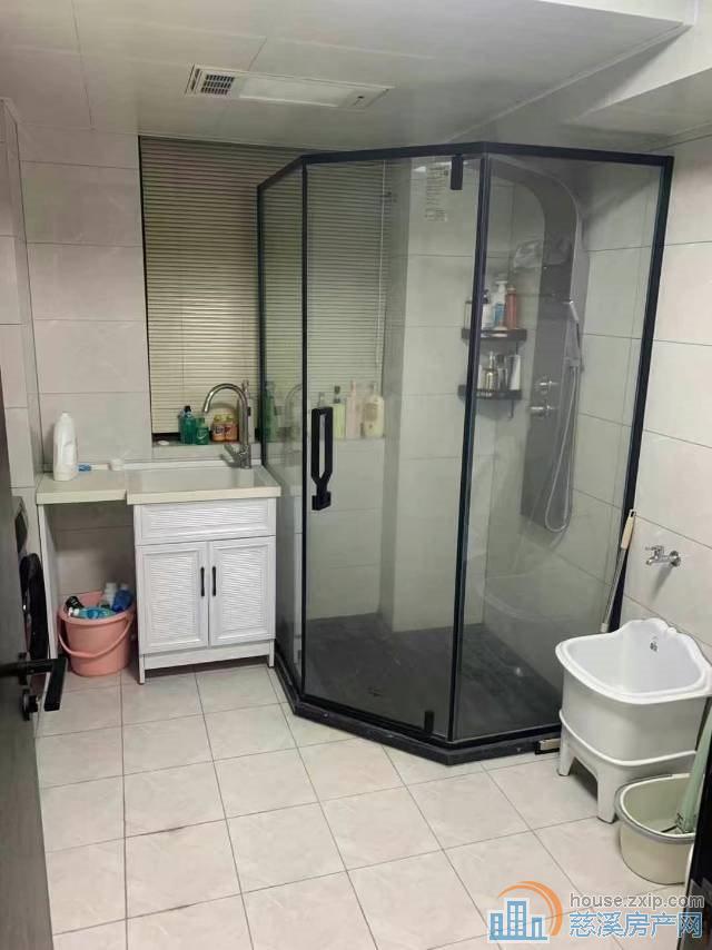 上笆里花苑142平精装3室车位168万