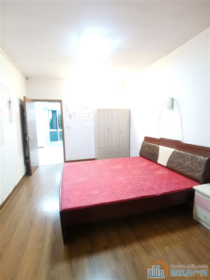 金山新村3楼72平+储藏间精装直接钥匙在