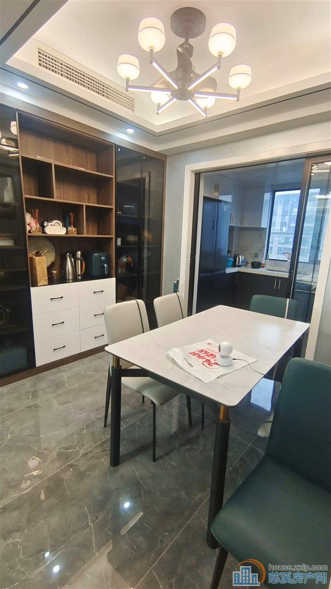 悦华府 品牌精装140平方235万带车位