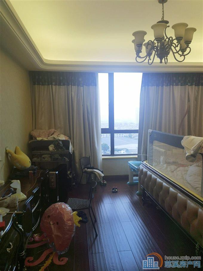 天悦湾花苑188平288万有车位精装