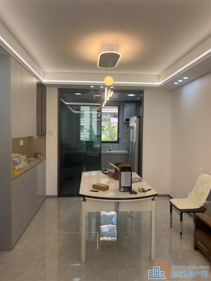 悦华府 精装小高层 带车位 满两年