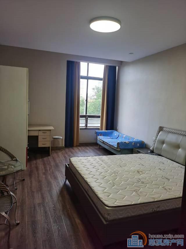 星辰公寓电梯房朝东40平精装45万