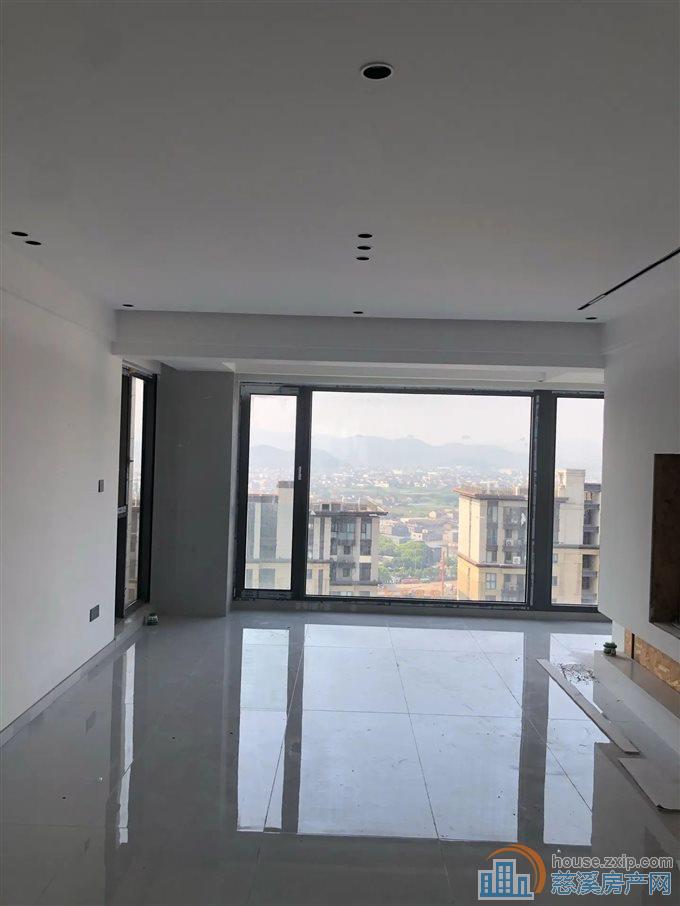 悦华府131平218万凤凰楼层带车位