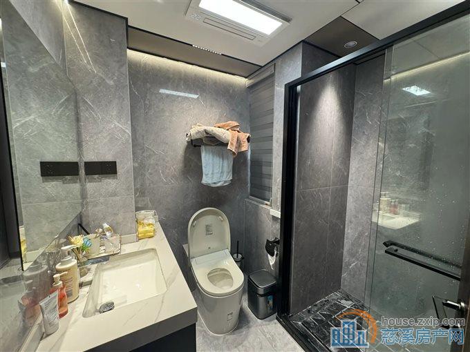 珑玥府143平精装修带车位300万