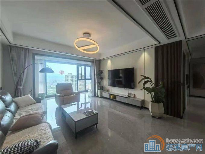 吾悦悦华府B区142平四室两厅两卫精装