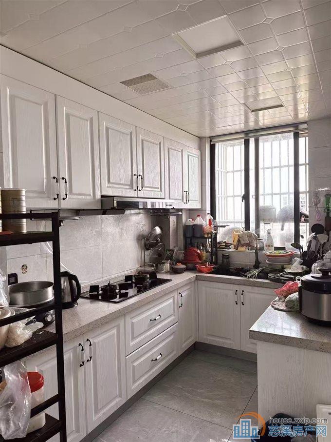 特价鸣北小区带车位杂物间豪华装修