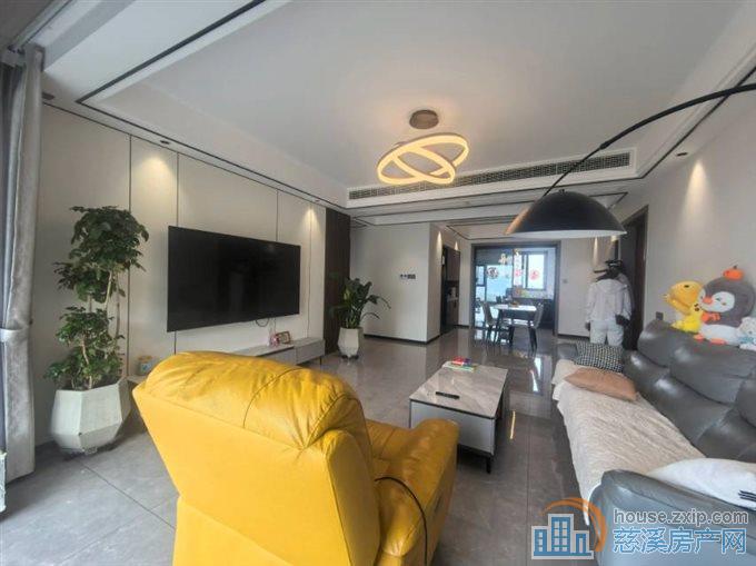 悦华府 140平 238万