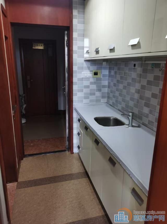 星辰公寓电梯房朝东40平精装45万