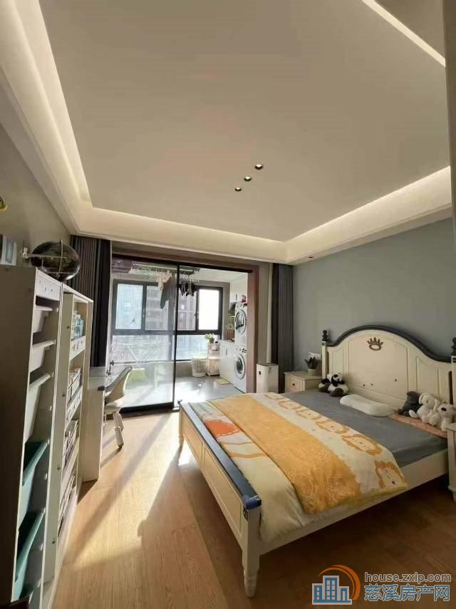 金地鸿悦楼层佳138.1平275万精装