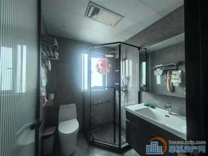 吾悦悦华府居家精装修非常清爽西边套