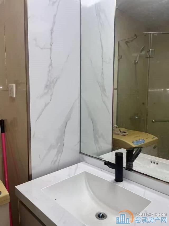 星辰公寓朝东42平精装36.8万