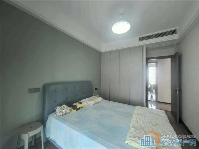 吾悦悦华府居家精装修非常清爽西边套