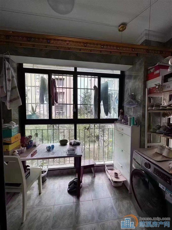 捡漏星光家园楼梯3楼84平精装大车库