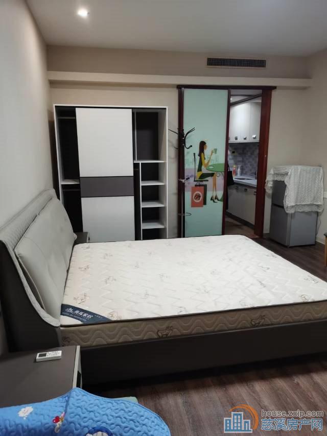 星辰公寓电梯房朝东40平精装45万