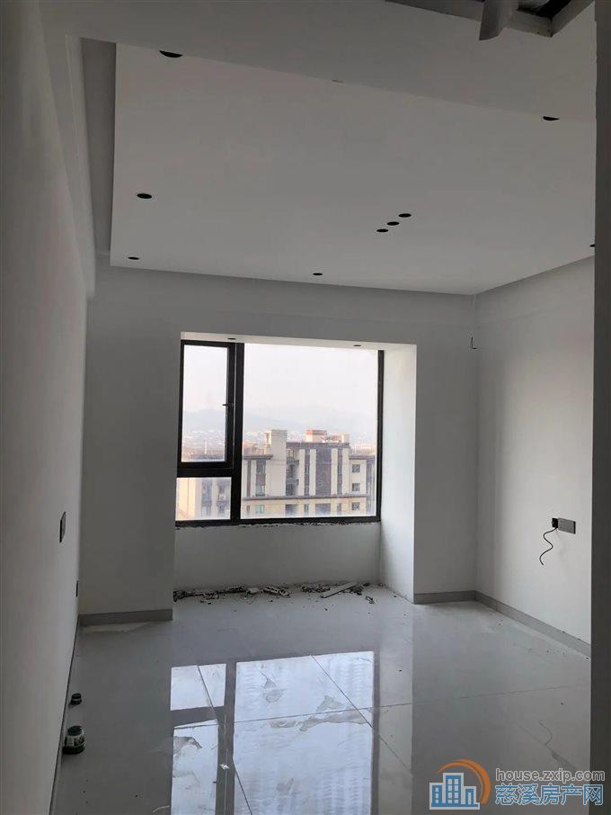 悦华府  全新精装 带车位 满两年