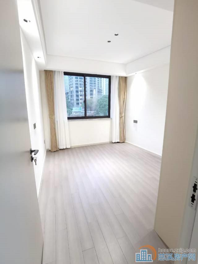 欢乐颂114平3室11楼精装178万