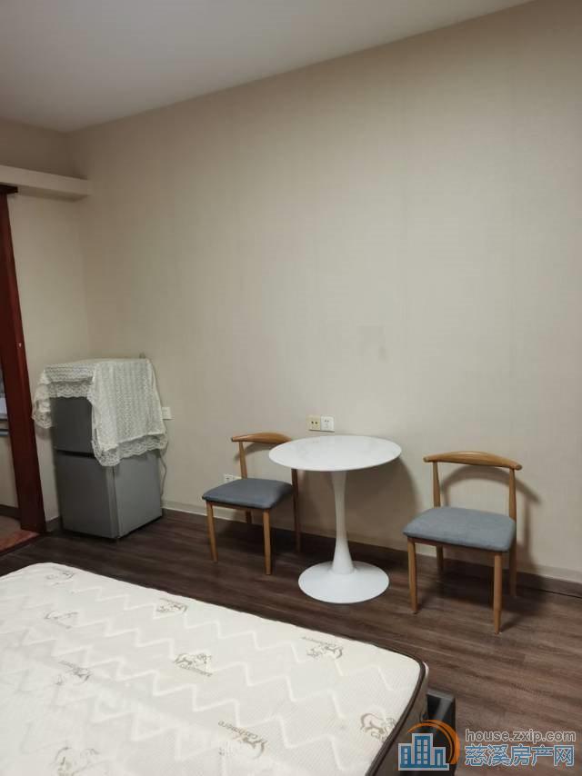 星辰公寓电梯房朝东40平精装45万