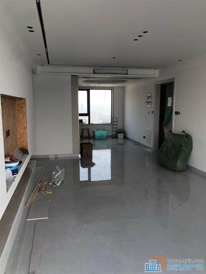 悦华府131平218万凤凰楼层带车位