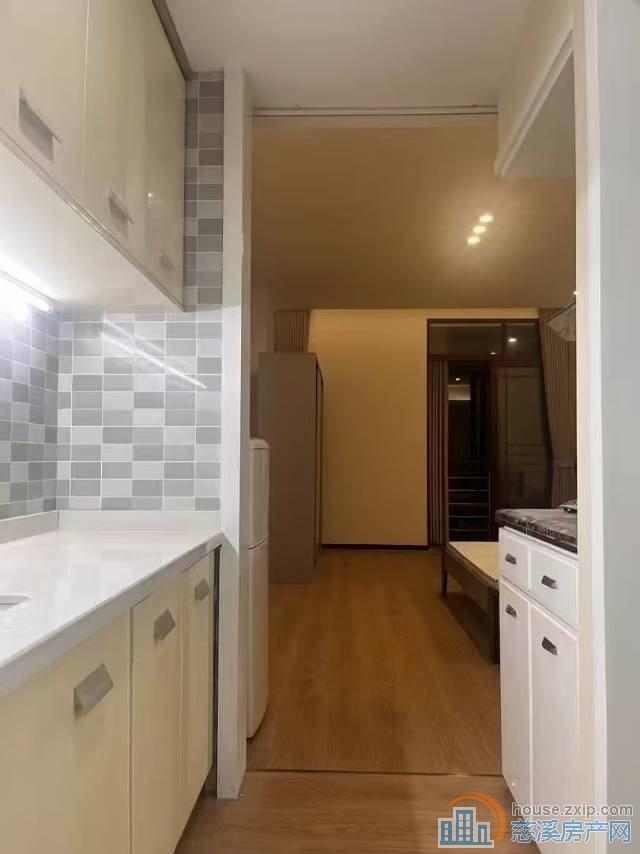 星辰公寓朝东42平精装36.8万