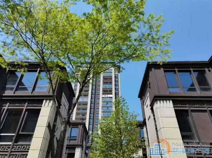 翡丽湾合院191平毛坯3车位288万