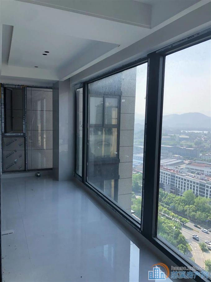 悦华府131平218万凤凰楼层带车位