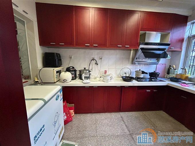 茅家小区东区 精装 楼层好 2个架空层