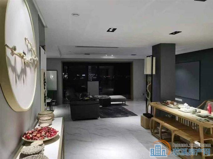 伊顿花苑黄金楼层，207平228万豪装