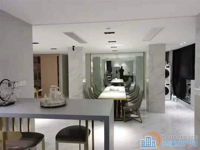 伊顿花苑黄金楼层，207平228万豪装