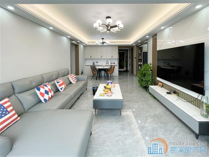 江滨之城141平239万带车位精装修