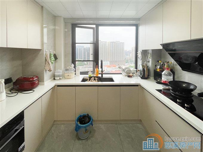 江滨之城141平239.8万带车位地暖