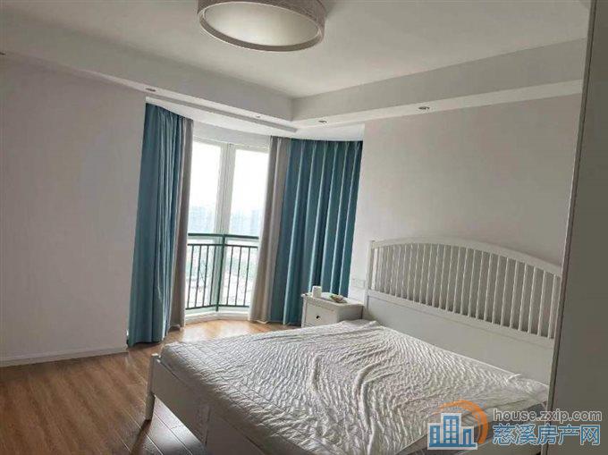 东方明珠恒温楼208平3室3500元直