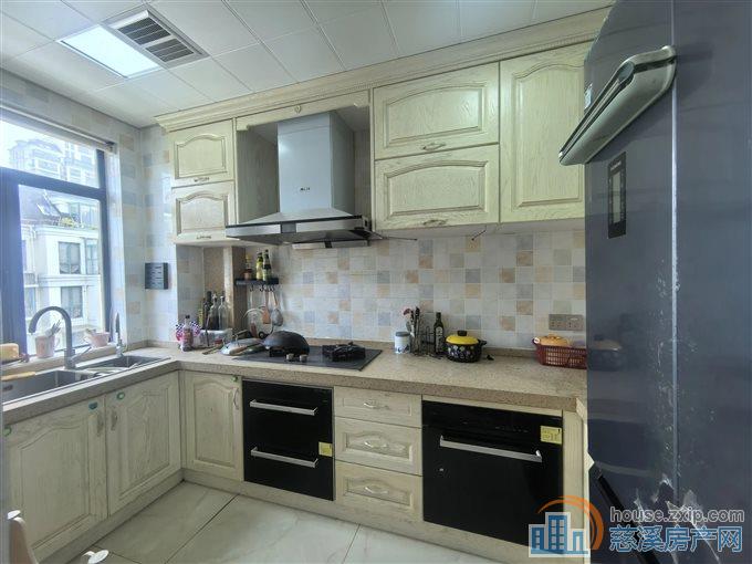 旦山雅筑138平208万带车位实验书包