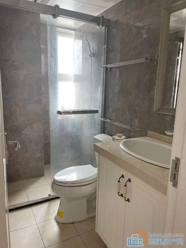 东方明珠恒温楼208平3室3500元直