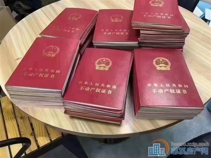 尚德家园电梯房124平+车位+储藏间全新