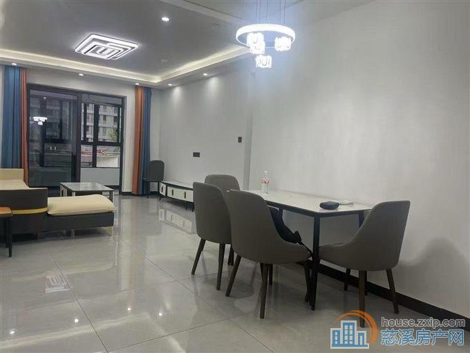 悦未来130平四房两厅两卫带露台精装