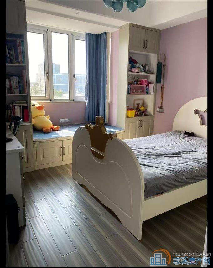 特级：玲珑小区二楼送车库，自住装修