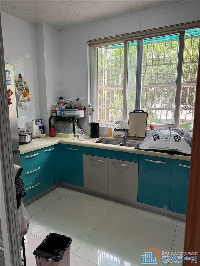 玲珑小区 低楼层精装自住房均价一万
