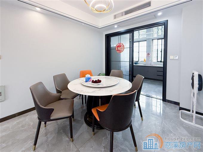 鸣北小区153平185万带车位自住装修