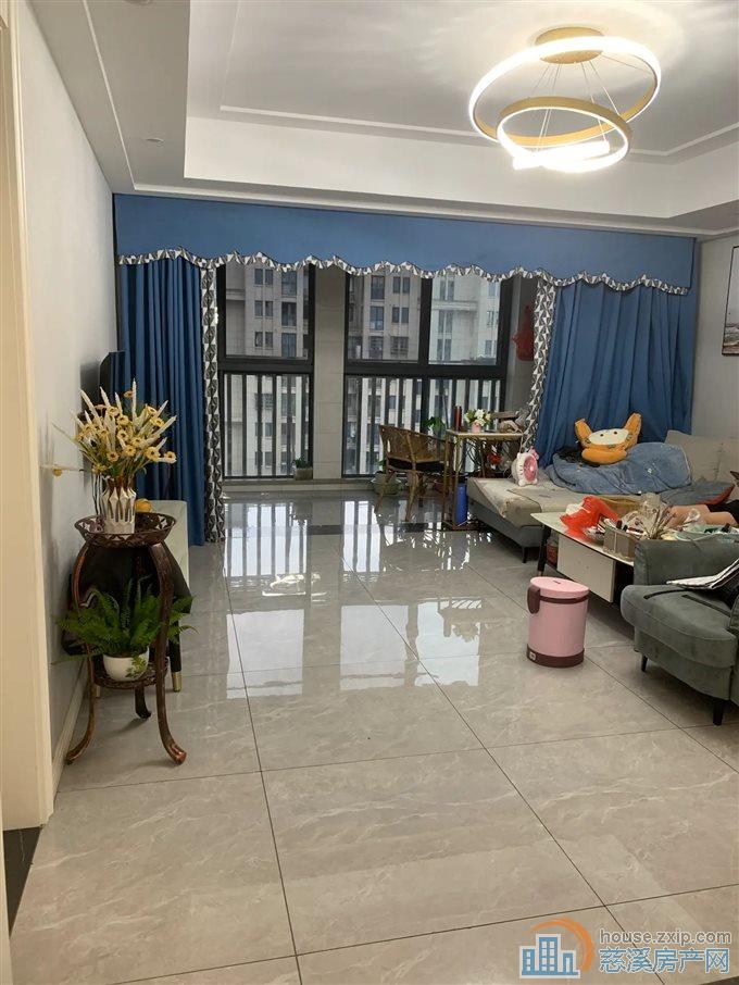 鸣北小区 精装修 带车位杂物间