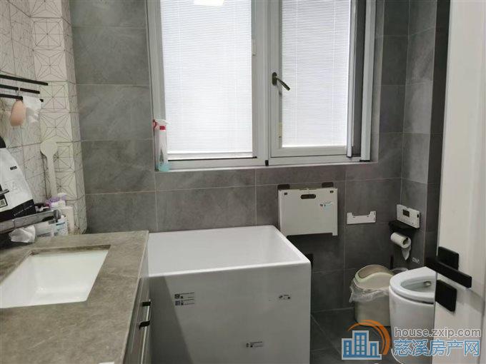 特级：玲珑小区二楼送车库，自住装修