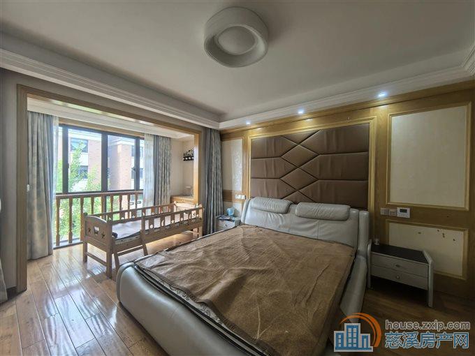 旦山雅筑138平208万带车位实验书包