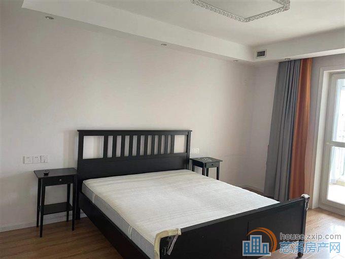 东方明珠恒温楼208平3室3500元直