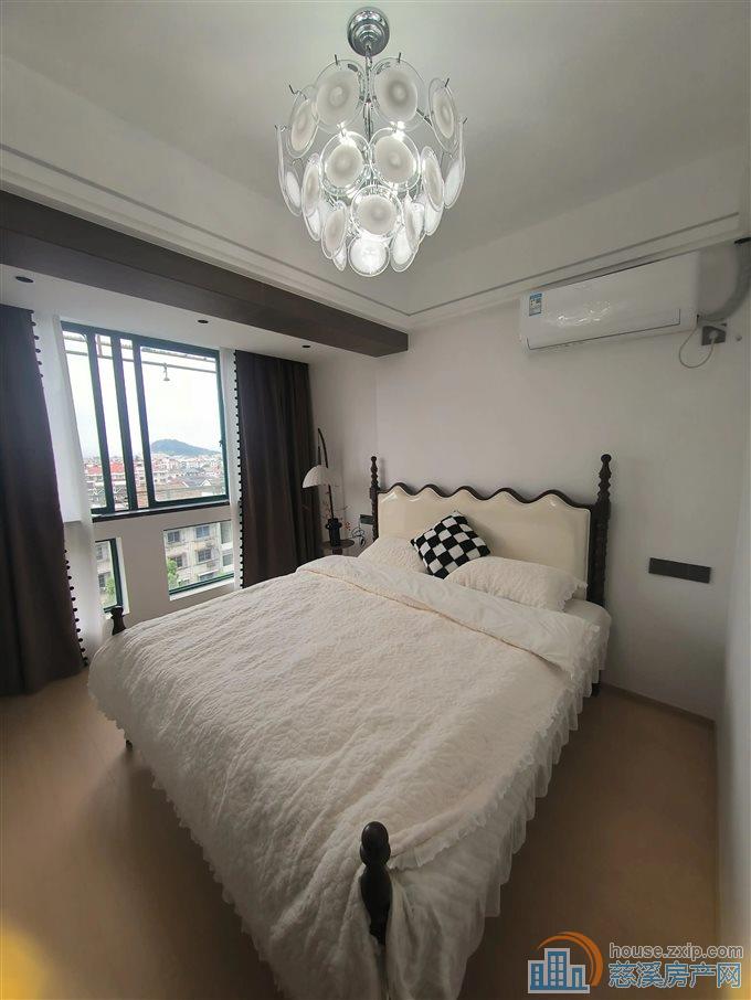 丽晶大厦62平76.8万满两年精装修