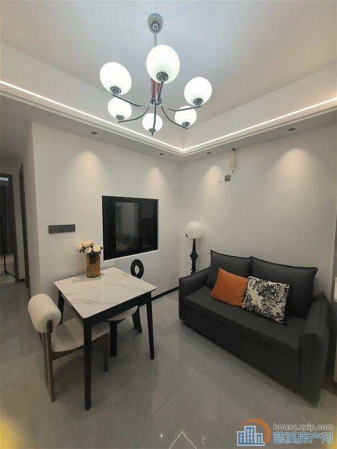 丽晶大厦62平76.8万满两年精装修