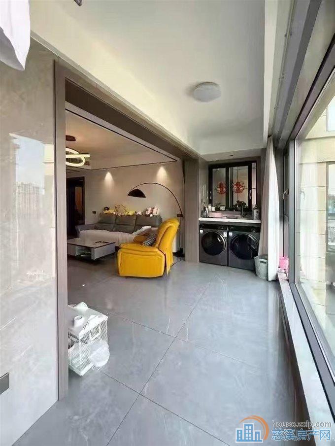 吾悦华府B区141平方精装位置好216万