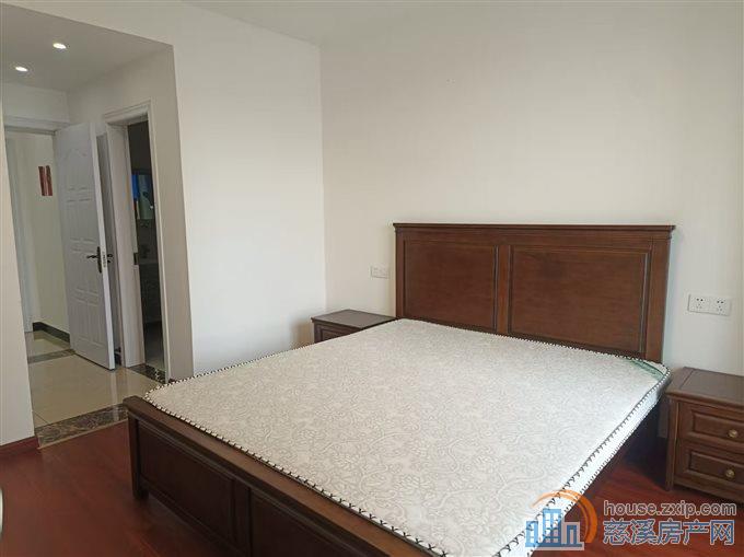 复地二期145平精装三室二卫3500元