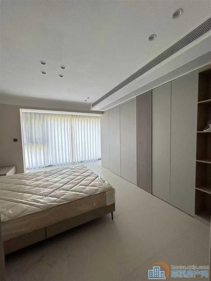 上东辰府一复二+车位191平精装未入住